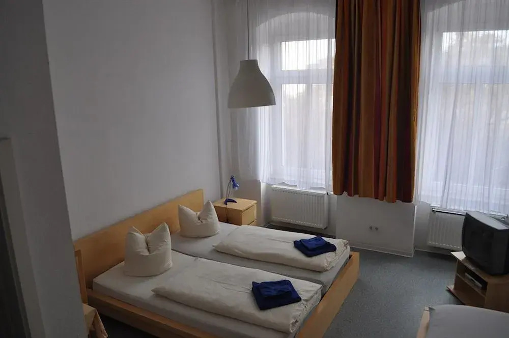 A bed Privatzimmer Dresden - Nichtraucherpension