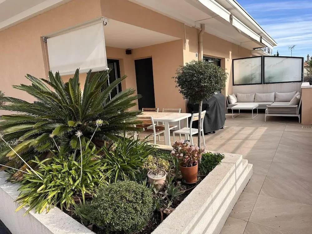 3 Bed Penthouse With Terrace Close to Beach- 2200