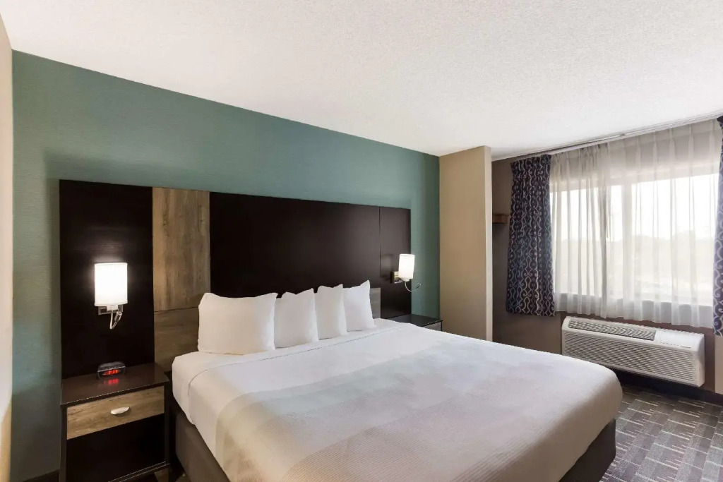 Quality Inn Galesburg near US Highway 34 and I-74