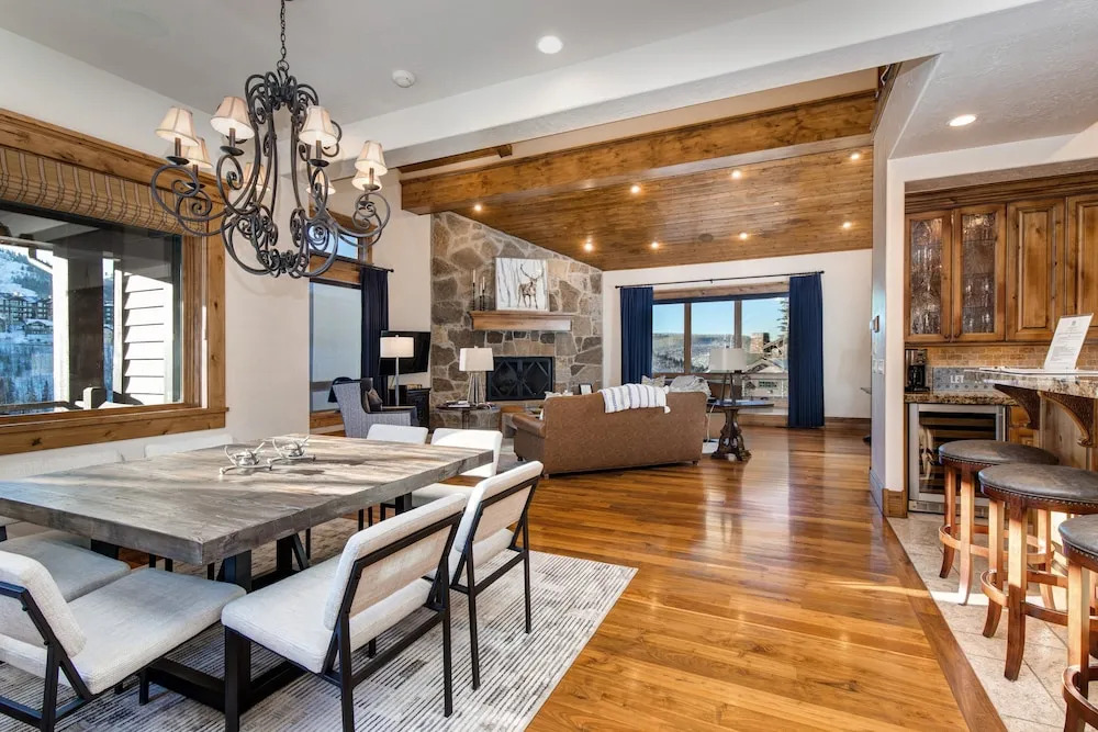 The Lookout 4 Bedrooms PLO-6590 by KBM