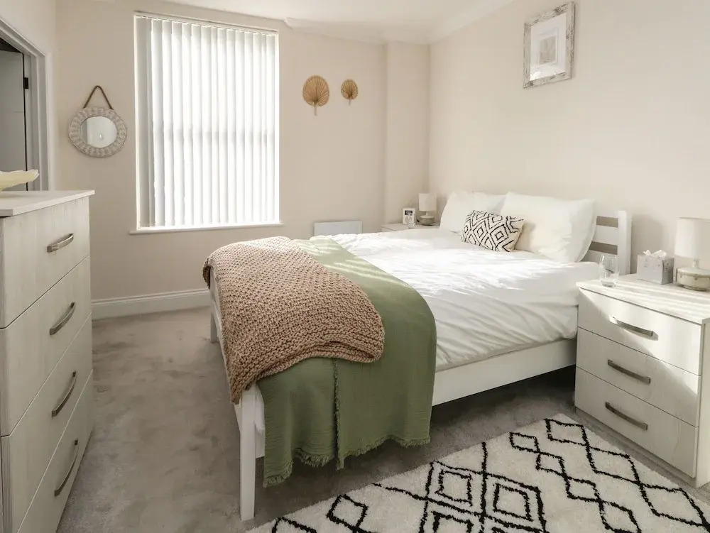 3 Compass Point