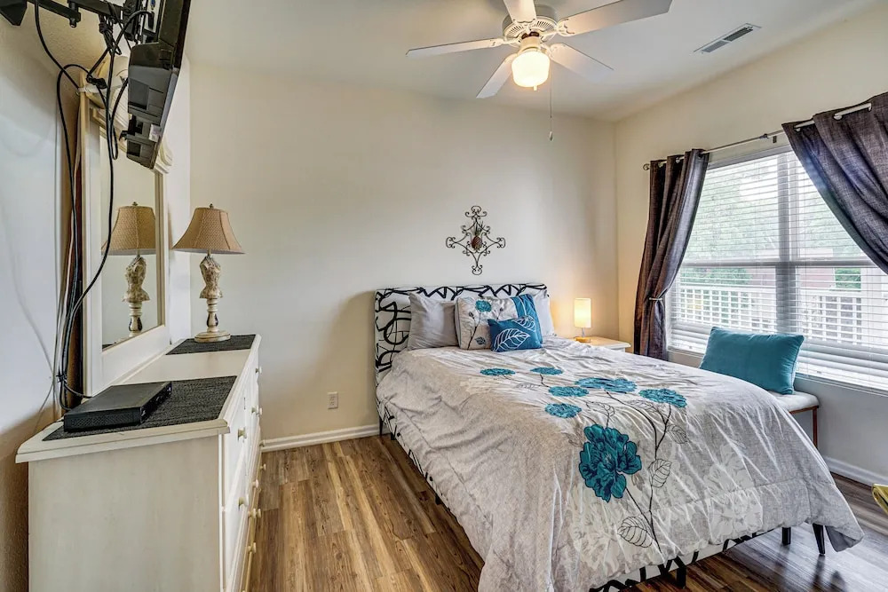 Lakefront Osage Beach Condo: Dock Your Boat Here!