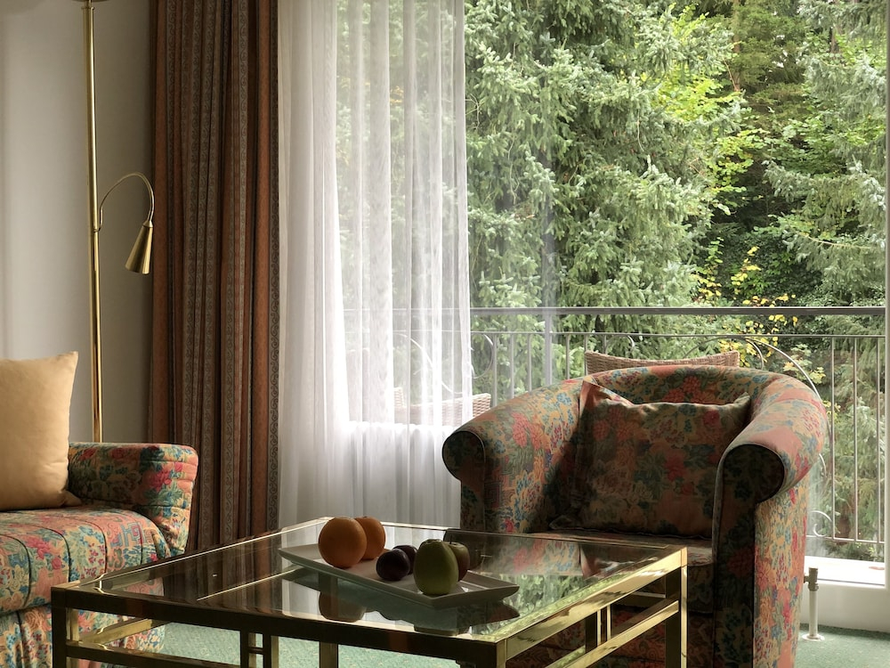 DAS SCHLOSSBERG - Boutique Hotel im Park- Nahe der Therme