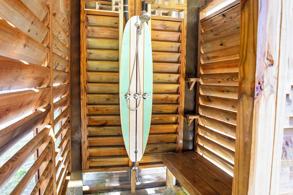 1 Min Walk to Beach: A Surfside Beach Favorite!