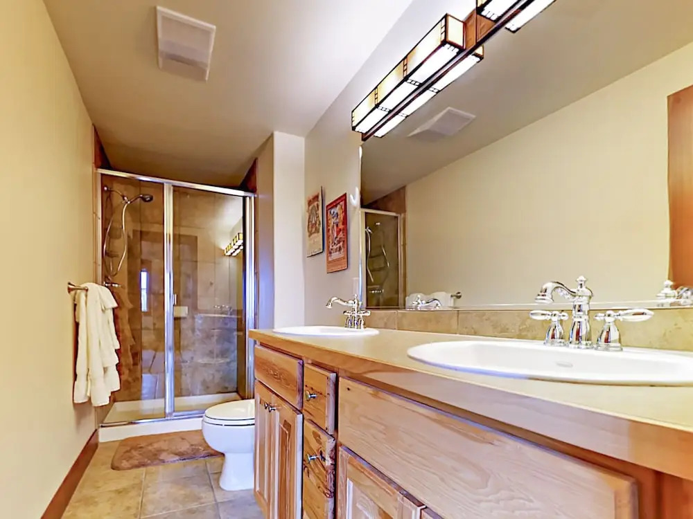 Ore House Condo #206 3 Bedrooms 3 Bathrooms Condo