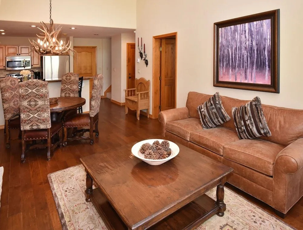 Aspenwood 311 2 Bedroom Condo by RedAwning