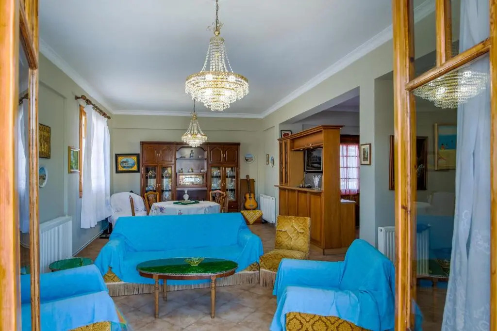 Traditional style 3 bedroom flat in Lixouri 6 guests