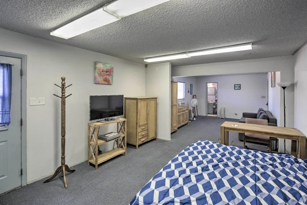 Apartment ~ 12 Mi From Hualapai Mountain Park