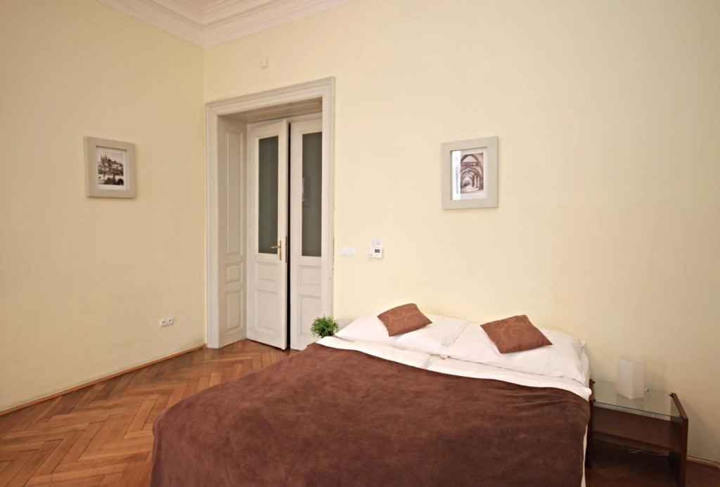 Riverside Palace Apartments