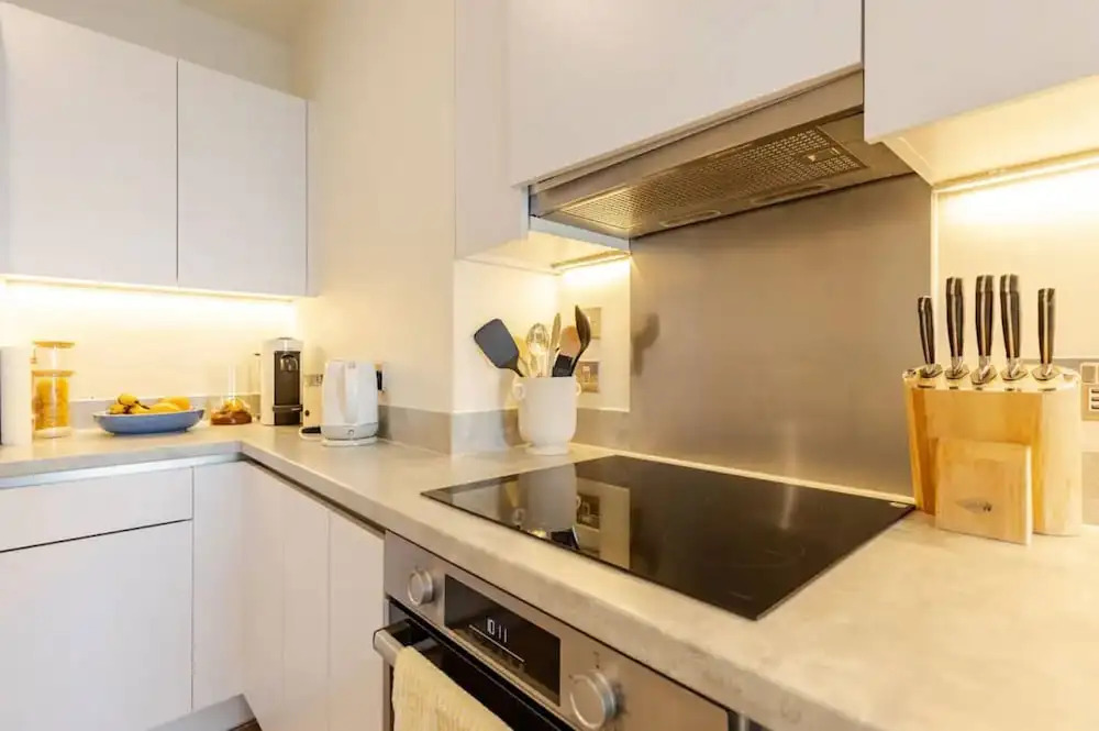 White City 2BR Skyview Penthouse Near The Tube