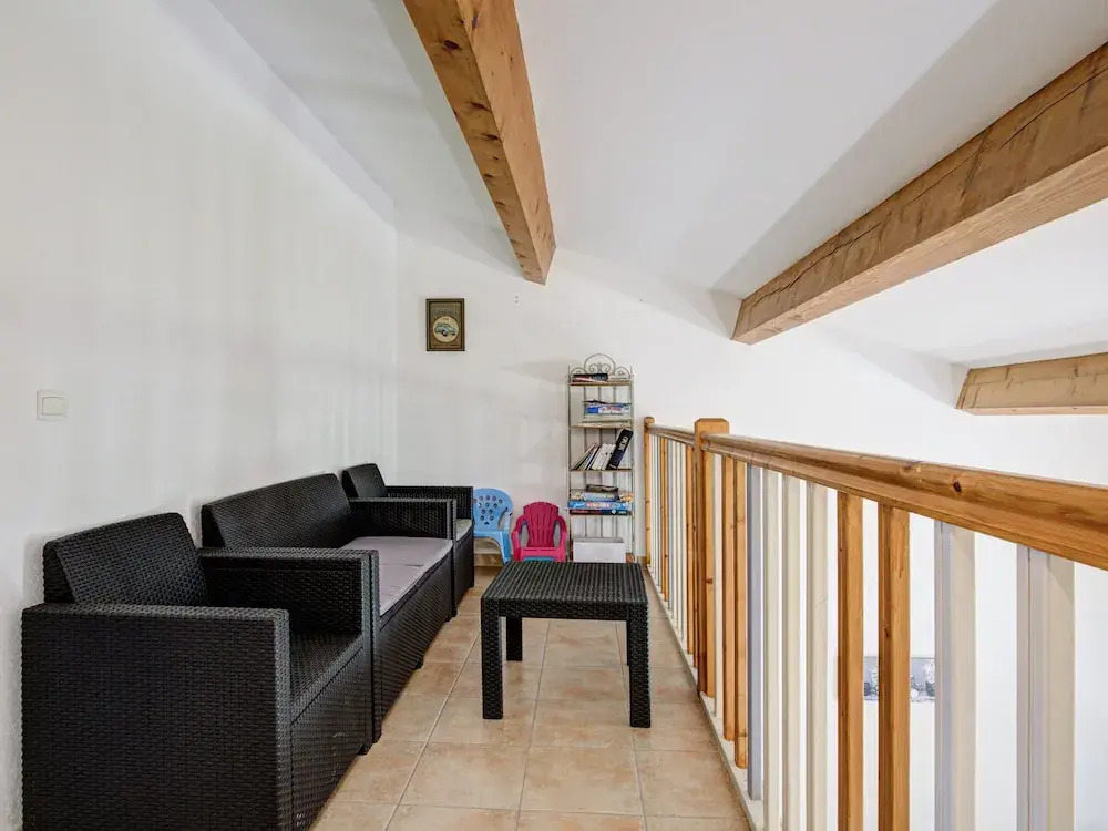 Family Villa Near Lac de Jouarres