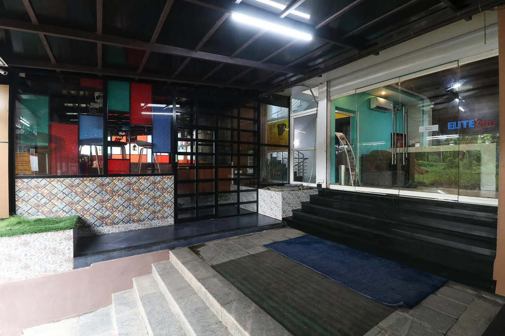 Fabhotel Elite Inn