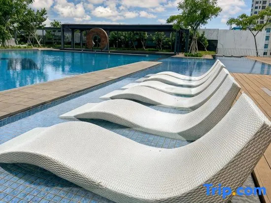Newly Studio Apt w/ Pool, Gym Netflix