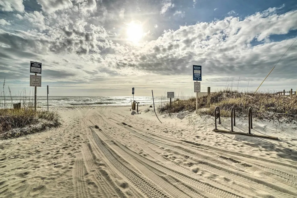 Beach Retreat w/ Rooftop Deck, Walk to Beach!