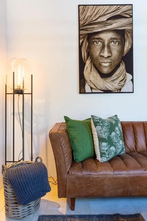Central CAPE TOWN, Stylish home, with PRIVATE COURTYARD