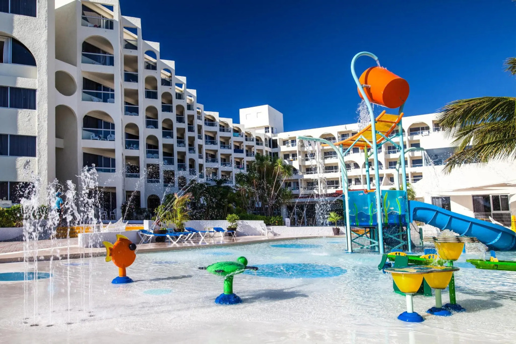Aquamarina Beach Hotel