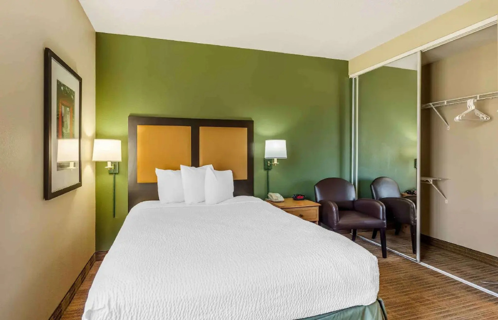 Studio 6 Extended Stay Chicago Vernon Hills Lincolnshire IL
