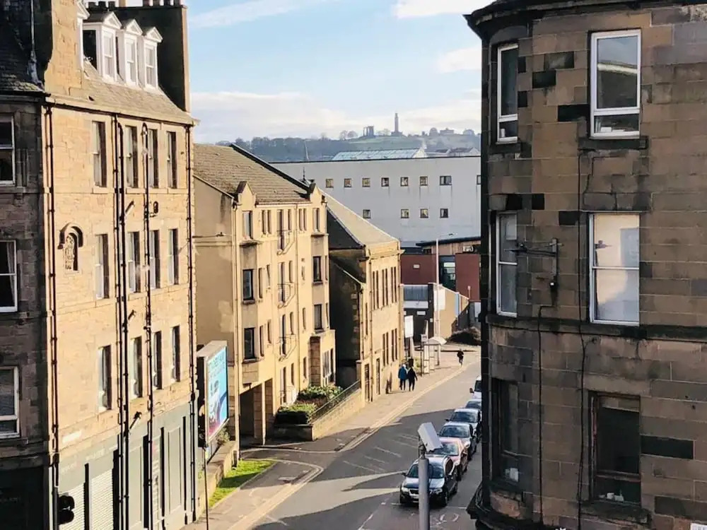 Remarkable 2 Bed Apartment in Edinburgh