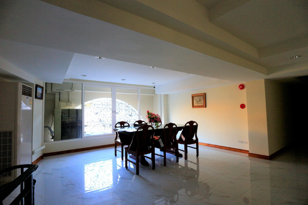 Royale 8 Ville Guest House