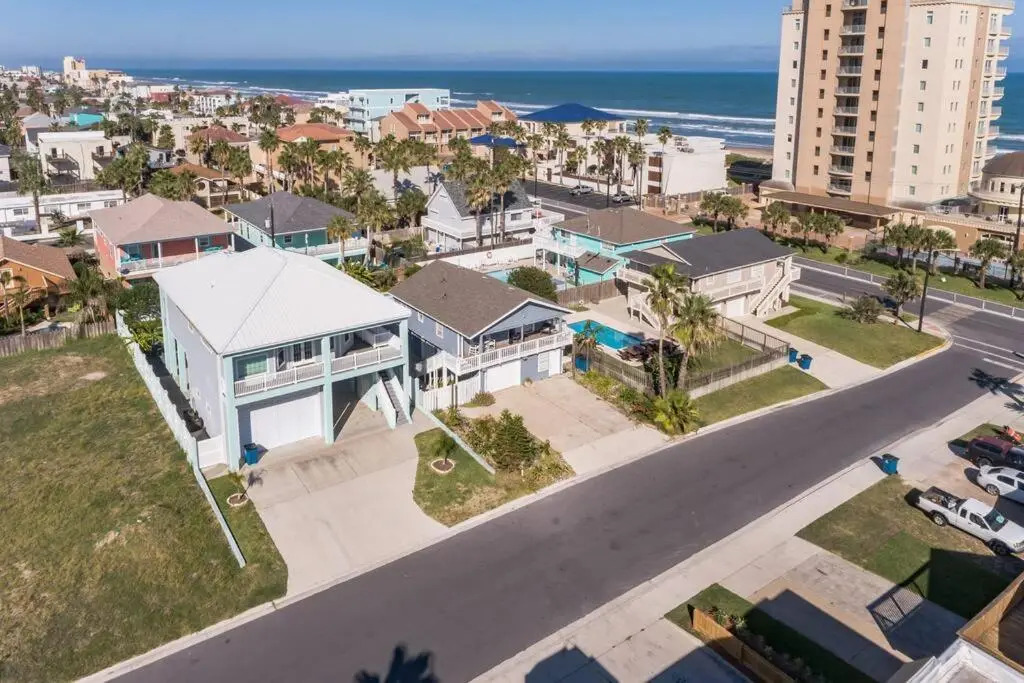 Gorgeous Beach House With Pool Steps Away From Beach