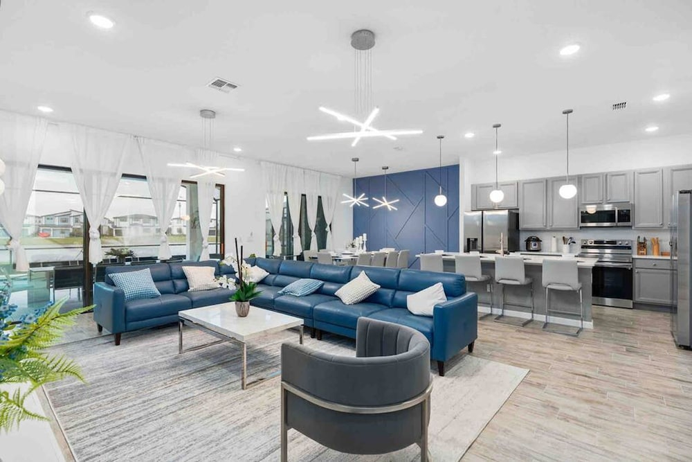 Super Ritzy 9BR 9BA Loft Private Pool