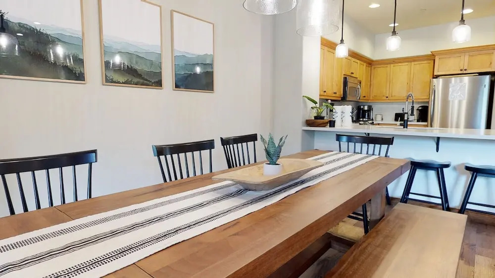 Woodwinds 1265 Luxury Townhouse, Private Hot Tub, 2 Car Garage by RedAwning