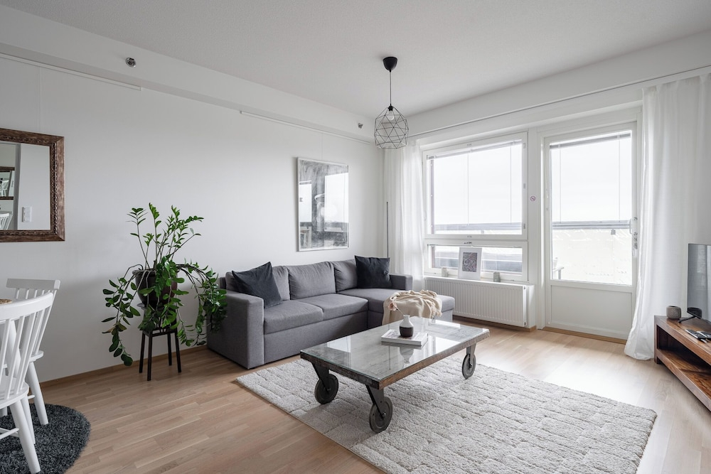 Fabulous 1BR Apt with Sauna & Views