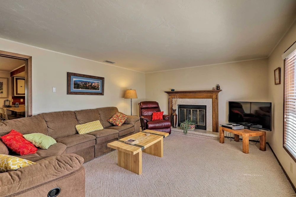 Walk to Rim View Trail: Page Home w/ Deck & Yard