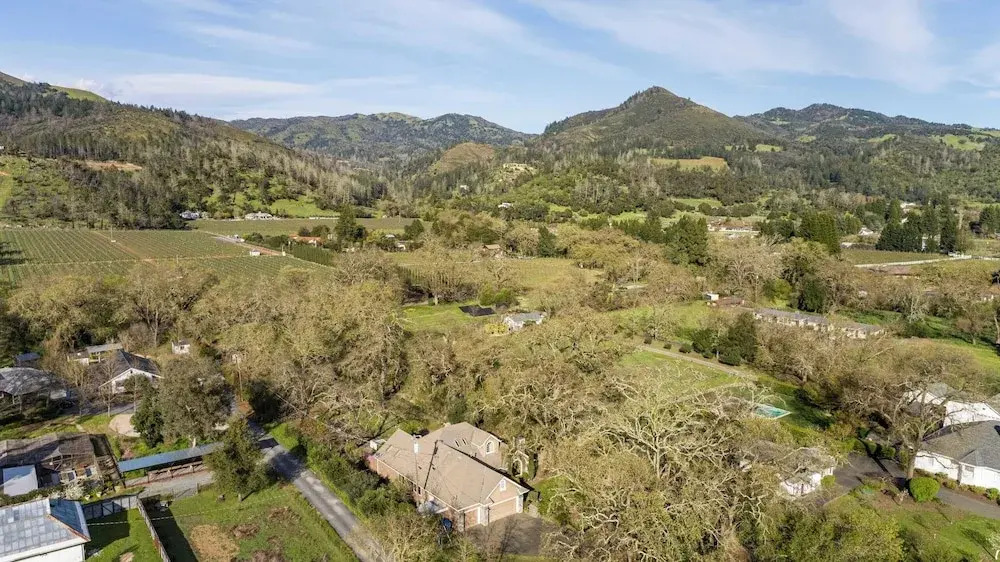 Valley of the Moon by Avantstay Tranquil Escape, Large Yard w/ Hot Tub & Fire Pit