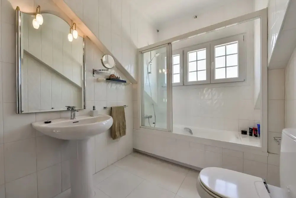 4bed Villa Sleeps 8- Pool, Garden, Bbq, Near Beach