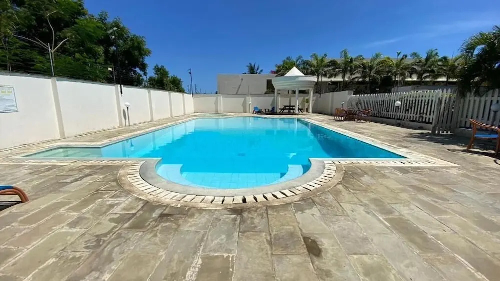 Lux Suites Hayana Palm Apartments