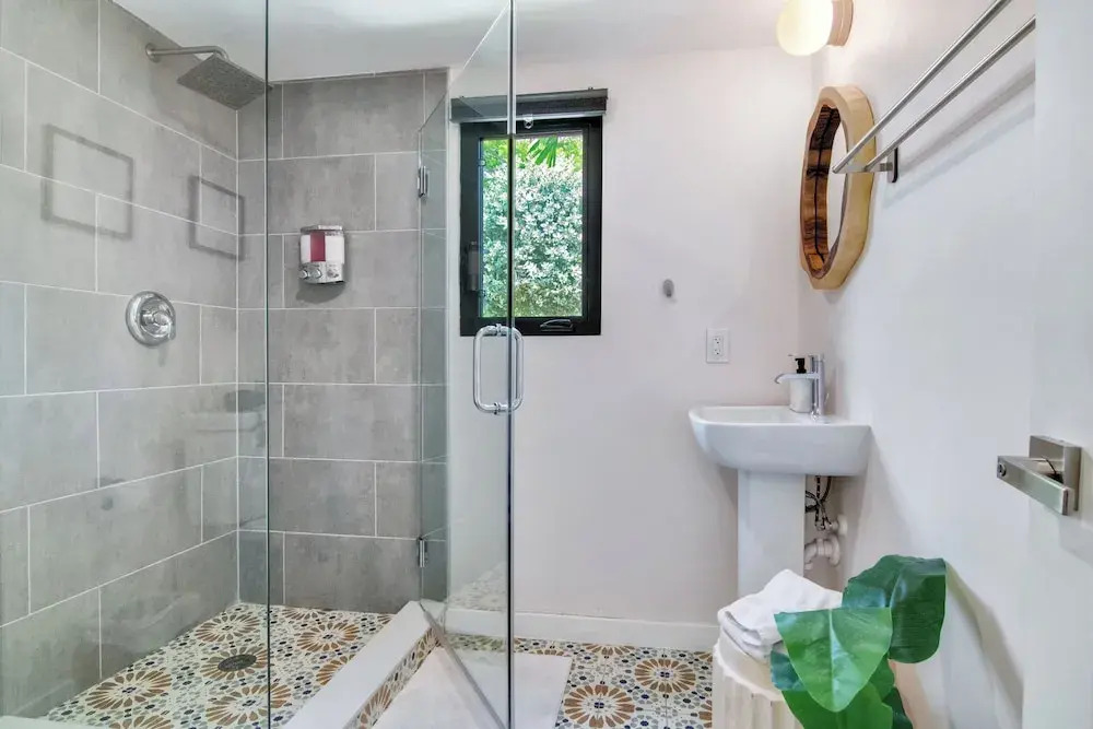 5BR Sleeps 14 w/ In-law Suite & Bbq!