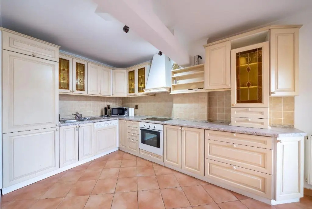 5BR 2BATH Masarykovo nábřeží apartment