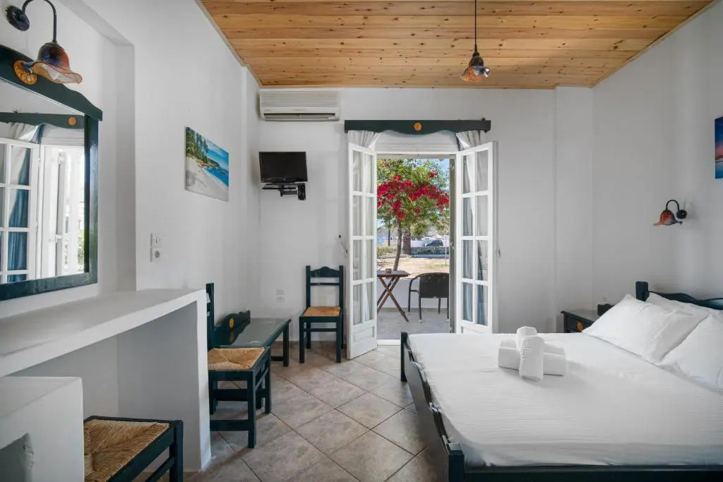 Isalos Rooms On The Beach
