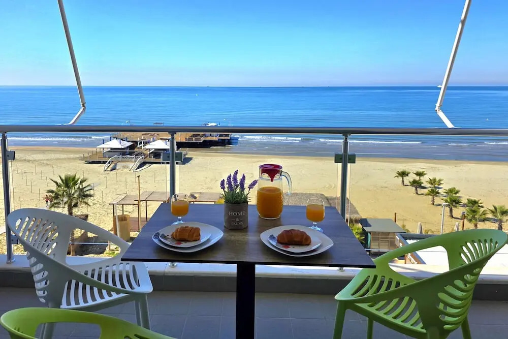 Brisa Del Mar Beachfront Apartment 116