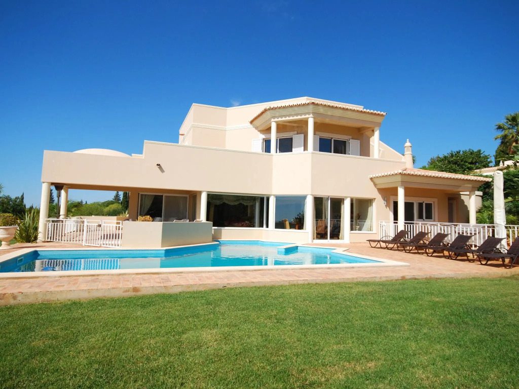 Lavish Villa With Private Swimming Pool