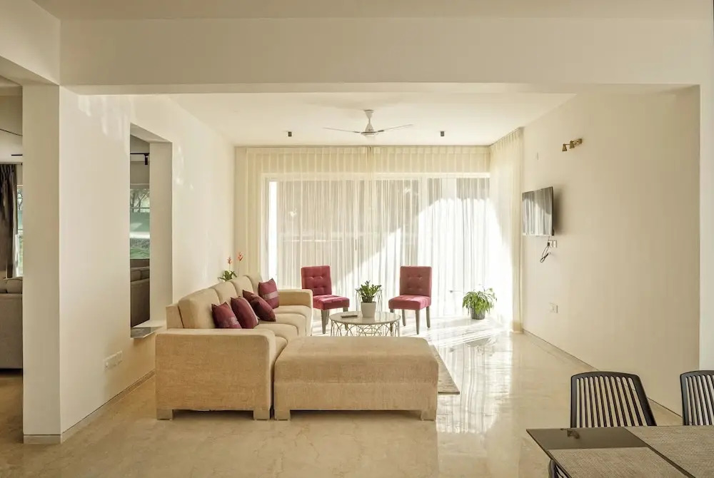 Golf View Home by StayJade Luxury HugeLawn4BHK