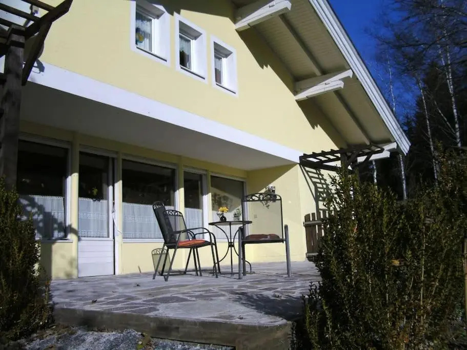Großes Ferienhaus in ruhiger Lage - WLAN b. 9 Per