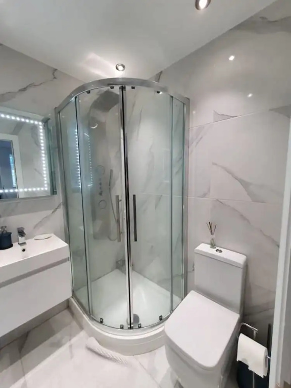 Lux Kings RD City Centre Studio Apartment Reading