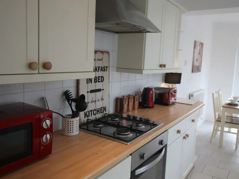 Gelynis 3 Bedroom House by Cardiff Holiday Homes