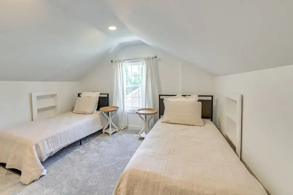3 Mi to Dtwn: Updated Home w/ Hot Tub in Lexington