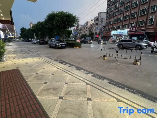 Vienna Classic Hotel (Huizhou Boluo Shiwan Park)