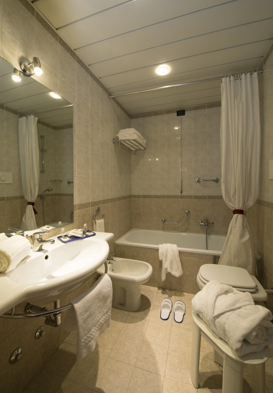Hotel Re