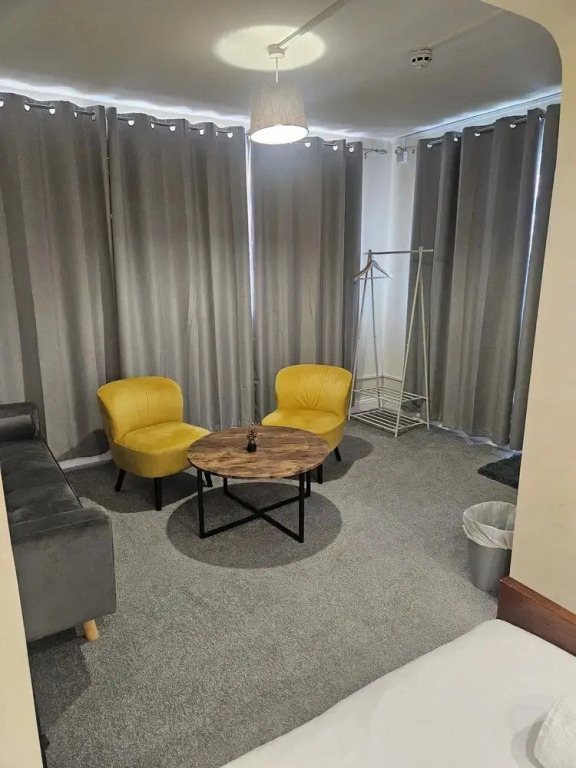 Basement 2 Bed Appartment with EVCharger