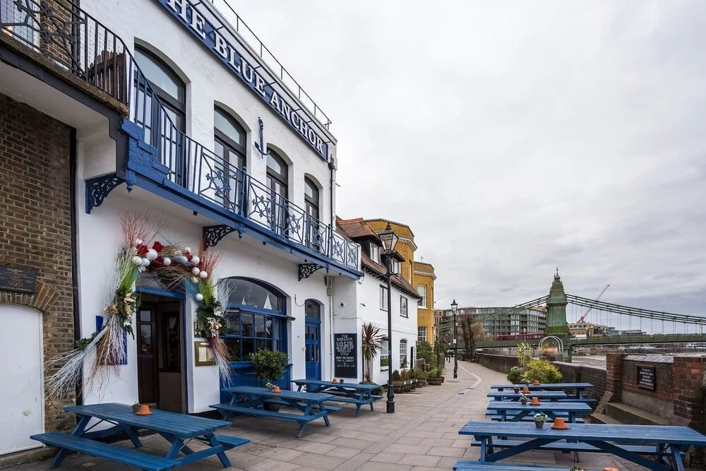 West London 3 bed Home Next to the River!
