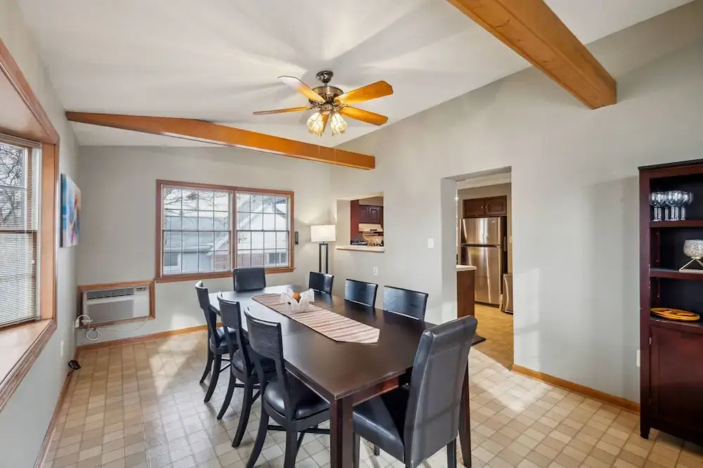 Uline Hospitality 4 Bedroom Home