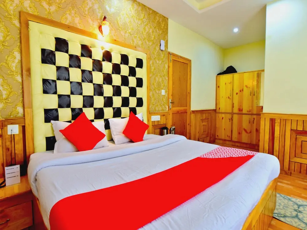 Oyo 36558 Hotel Raxit Inn