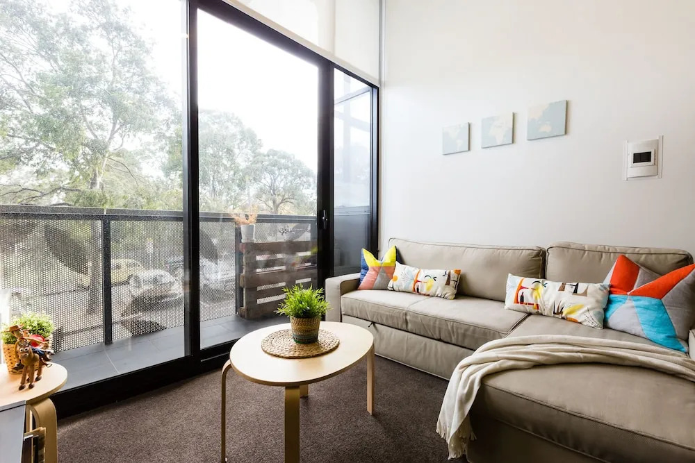 GEORGE, 1BDR North Melbourne Apartment