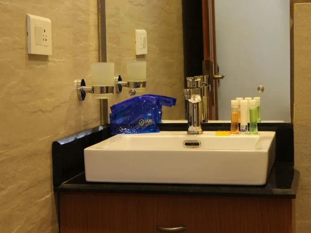 Hotel UNA Comfort Misty Oak By OYO Rooms