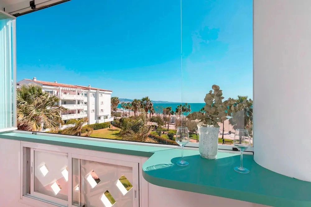 Beachfront Apartment in Puerto Banus Playa Rocio